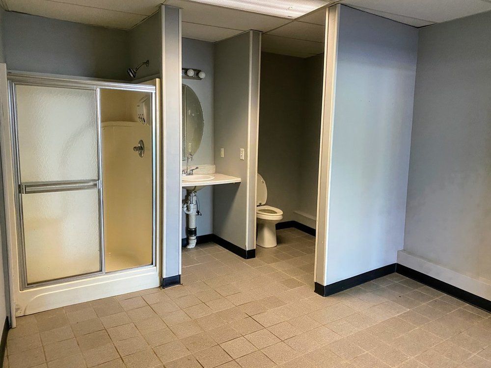 Gym For Lease: 3900 Hixson Pike, Chattanooga, TN 37415